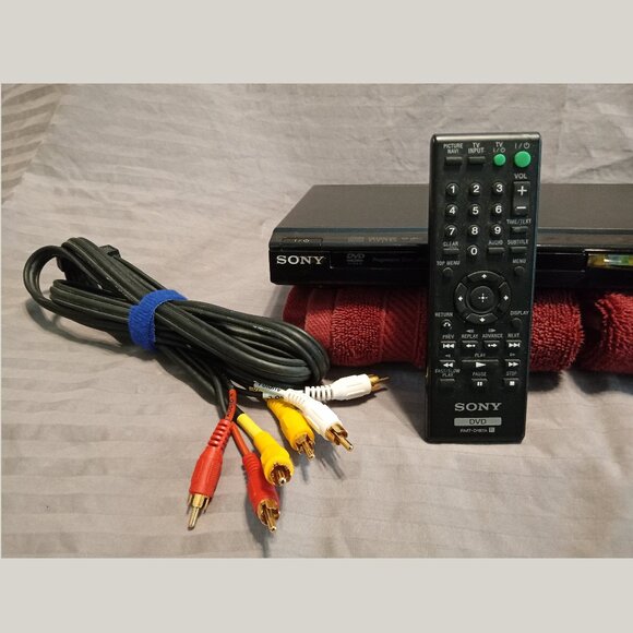 Sony DVP-SR200P DVD/CD Player with Remote and 6 ft AV RCA Connector Cable - Picture 2 of 9